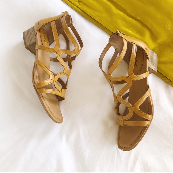 boc pecan sandal